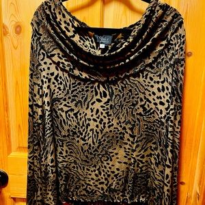 Size Large Animal print Tunic